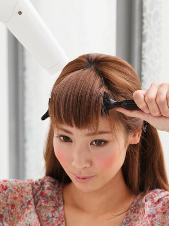 画像 4 8 前髪ブロー セットの基本 簡単に美人度アップしよう ヘアセット ブロー All About 画像 4 8 前髪ブロー セットの基本 簡単に美人度アップしよう ヘアセット ブロー All About