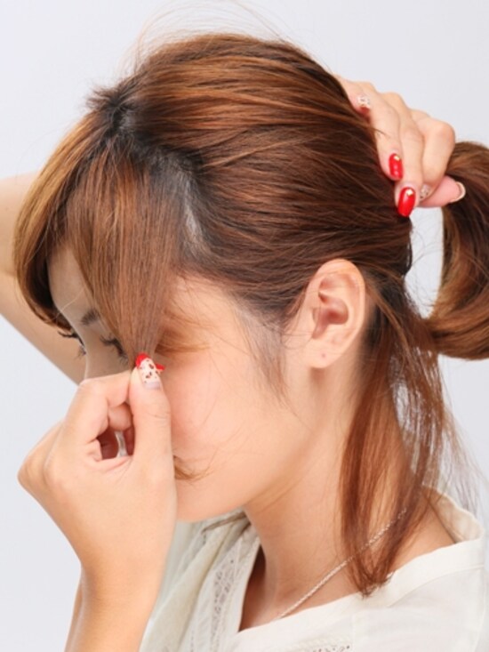 こめかみ部分の毛束を残す