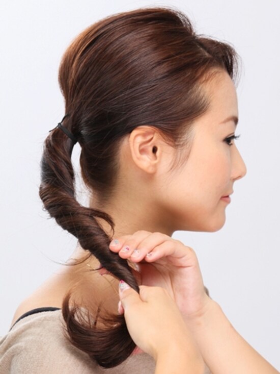画像 7/9 ：シニヨンの基本の作り方！簡単にきっちり・おしゃれにまとめ髪 [ヘアアレンジ] All About