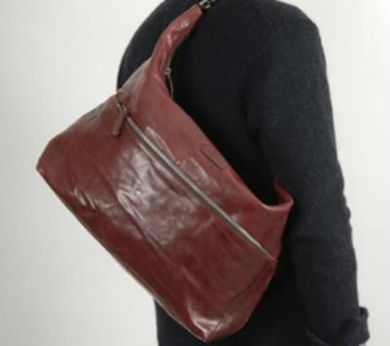 画像 男性用ボディバックの選び方 おすすめの長さやかけ方のポイント メンズバッグ 鞄 All About