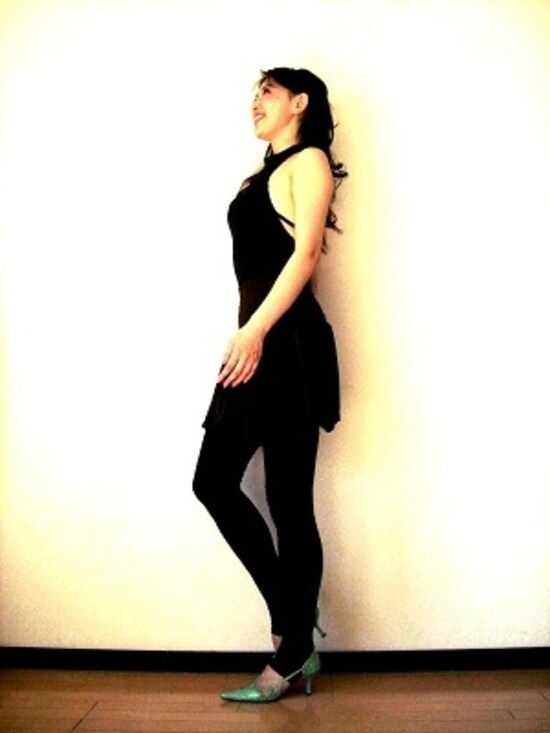 画像 4 5 ハイヒール美姿勢の作り方 疲れ知らずになるコツ 姿勢 仕草 All About