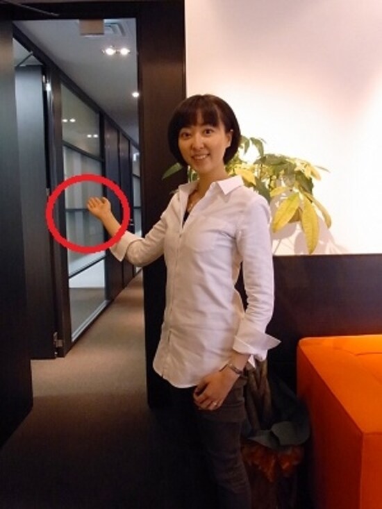 言葉と動作で示す