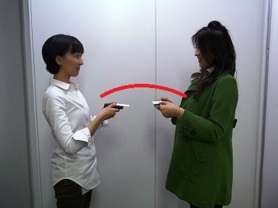 緩やかな弧を描いて