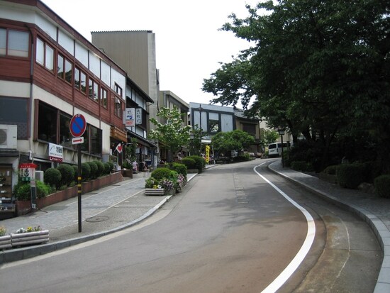 短いけど急な「紺屋坂」