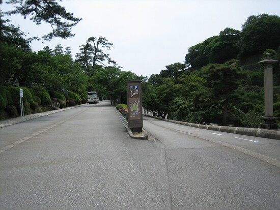 兼六園から広坂に続く坂