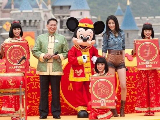 チャイナ服を着たミッキー