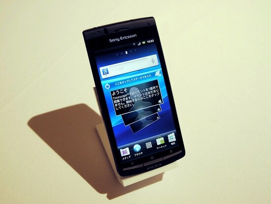 3D撮影も、テレビと接続もできるAQUOS PHONE IS12SH 