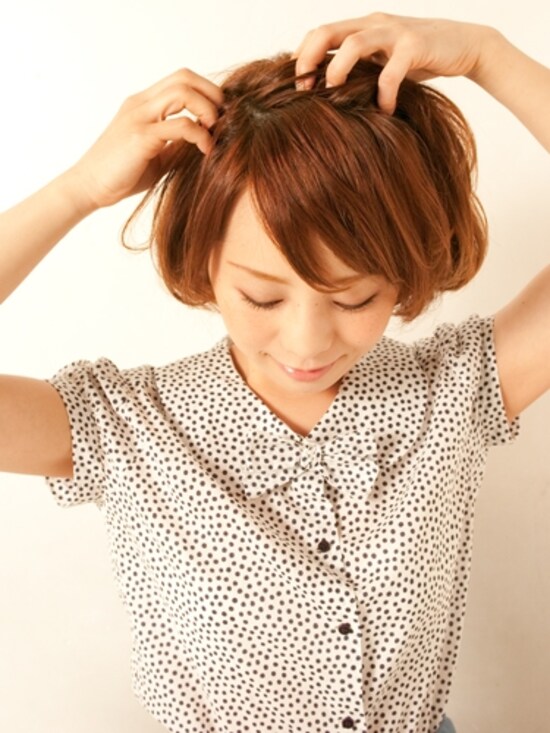分け目をくっきりつけず、ランダムに分けるのがコツ