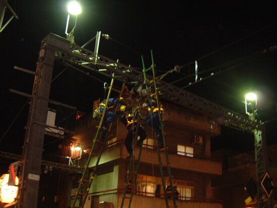 秩父夜祭（21）／取り外した秩父鉄道の架線復旧作業