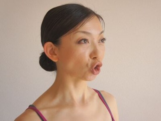 画像 顔痩せ運動 顔痩せフェイスエクササイズ で見た目印象 3kg パーツ別ダイエット方法 All About