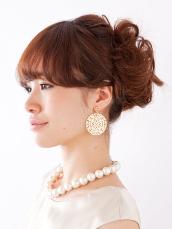 ロングヘアで作るボリューミィな美人シニヨンアレンジ