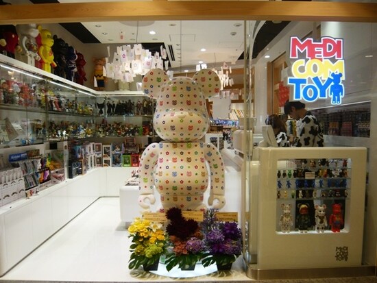 MEDICOM TOYの店内