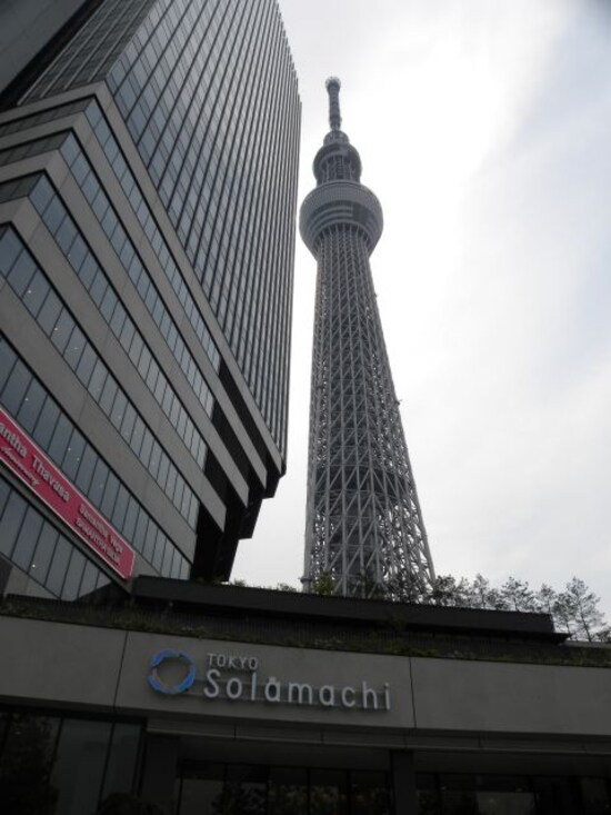 「東京スカイツリー」を望む「東京スカイツリータウン・ソラマチ」