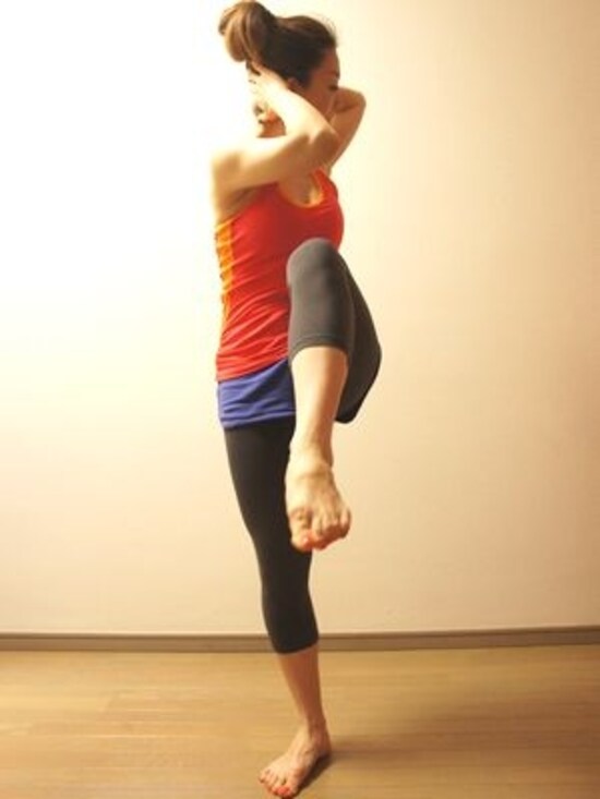 肘は常にワイドに開いた状態