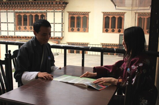 インタビュー風景　ブータン政府観光局オフィスにて