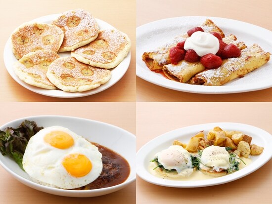 左上：ホイップがのってないパンケーキ。バナナ（800円）　右上：クレープもおすすめ！　ストロベリーサワークリーム（1150円）　左下：ハワイのローカルフードの代名詞。ロコモコ（1000円）　右下：ローカルハワイアンにも人気！　エッグスベネディクト（1100円