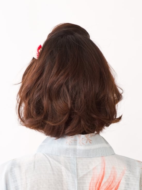 画像 8 17 ショートボブの浴衣姿に 可憐な変形ポンパドールヘア 浴衣ヘアアレンジ All About