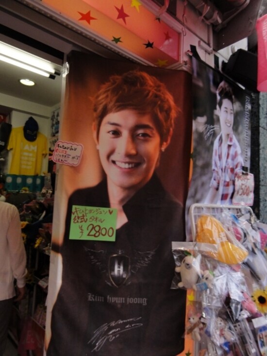 たしかにイケメンだが、ここは大久保通り