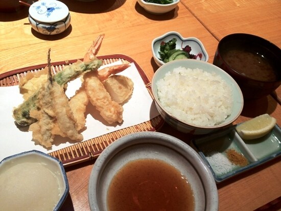 ランチタイムの「天ぷら定食」