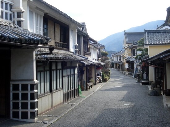 白壁の町、内子(うちこ)