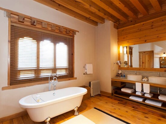 寝室と同じぐらい広いバスルーム