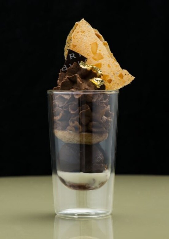 「ブルガリ イル・カフェ」の「アマレナチェリーのチョコレートパフェ」（1200円）