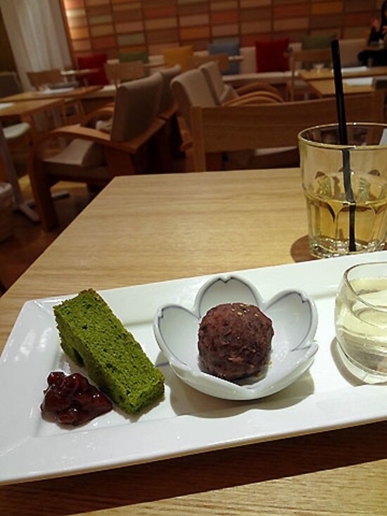 めん、色いろ。いつでも、おやつ。  デザート