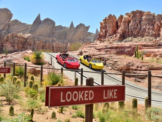 現在一番人気のエリア。カリフォルニアアドベンチャーのカーズランド