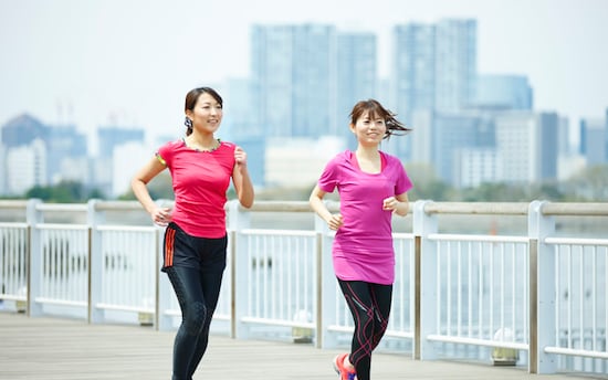 ランニング人口はますます増加中！おしゃれなウェアやシューズが多いことも、女性から人気のスポーツになった大きな要因です