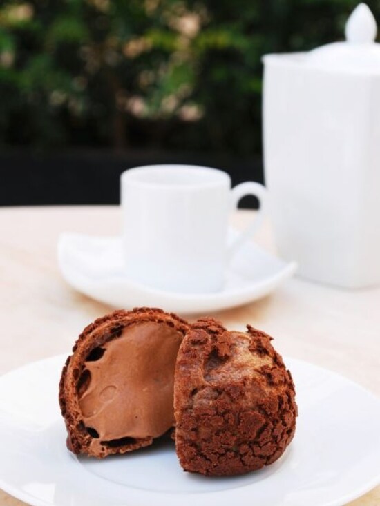 「ル ショコラ ドゥ アッシュ」の「シューショコラ」（280円）