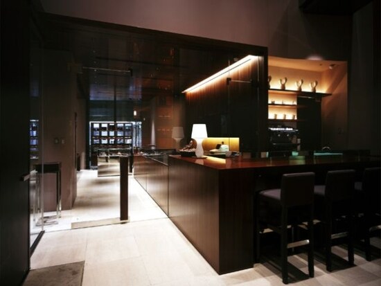 「ル ショコラ ドゥ アッシュ」のスタイリッシュな内装