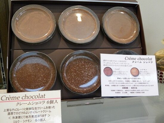 「オリジンーヌ・カカオ」の「クレームショコラ」も冷蔵配送可能（6個入：ミルク・シナモン各3個・2600円／送料別）