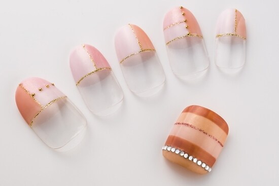 ゴールドのラメラインがアクセント