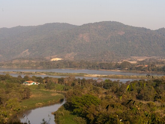 アナンタラリゾートからの眺め。雄大なるメコン川の向こうはラオス