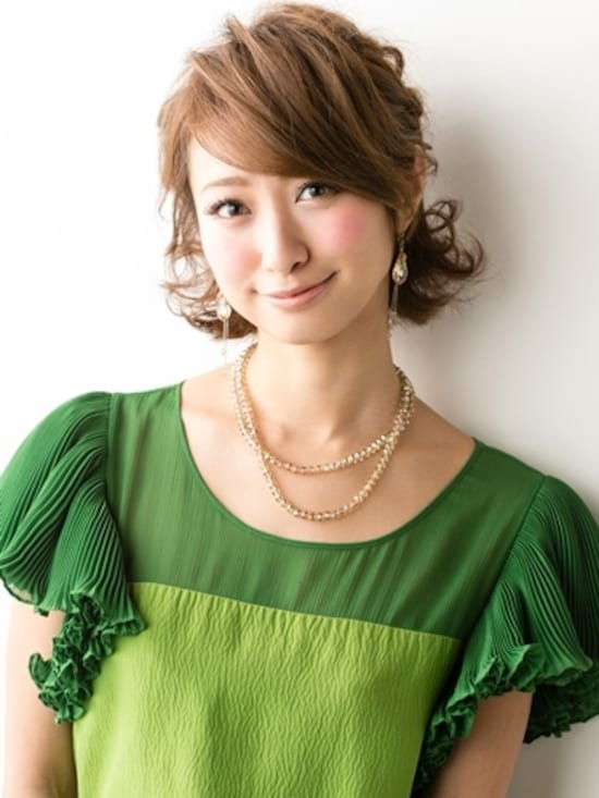 外ハネがキュート！毛先が弾むショートヘアアレンジ