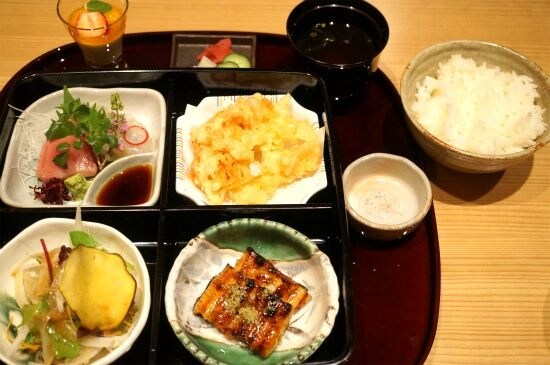 『鰻菜詩御膳』です