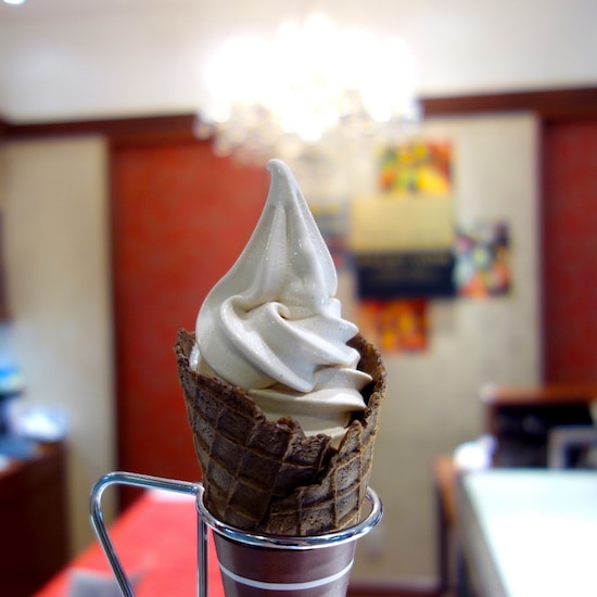 シャンデリアがきらめく店内