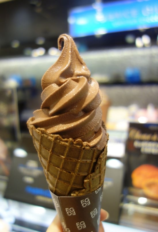 ソフトクリーム チョコレート　360円（税込）
