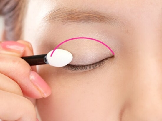 画像 4 童顔アイメイクのやり方 愛され顔になれる メイク メイクアップ All About