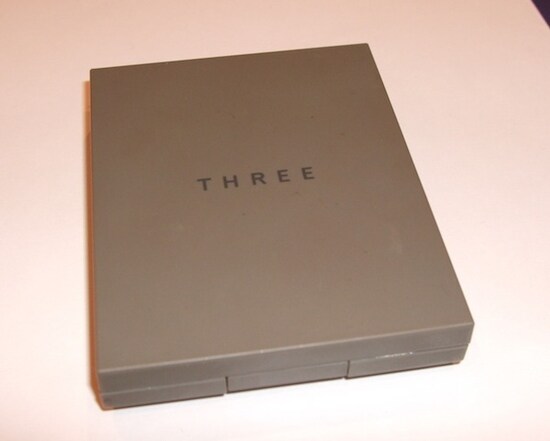 THREEの部分用ファンデーション