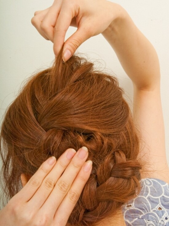 TOPの毛束を引き出し高さをだす