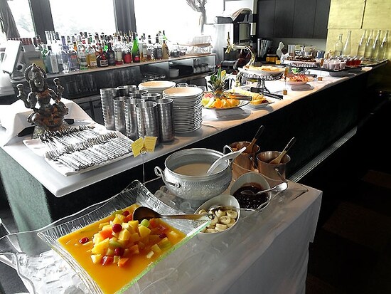 ニルヴァーナ ニューヨーク デザートのブッフェ台