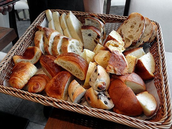 けやき坂ベーカリー パンのバスケット