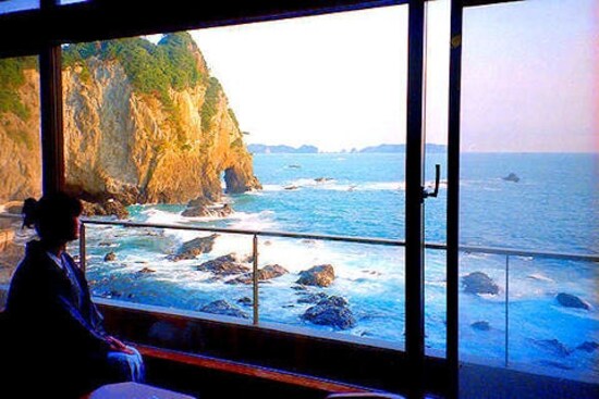 「ホテル浦島」