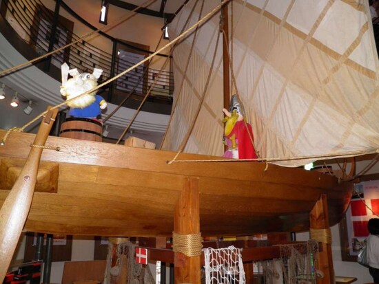 デンマーク館のバイキング船