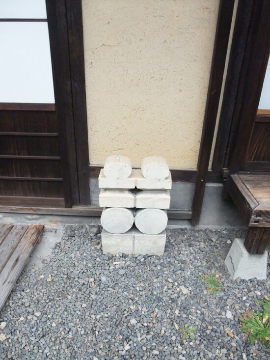 中庭のオブジェ
