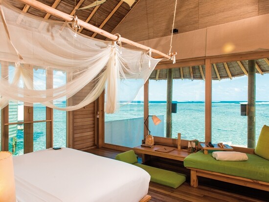 塗料などに化学薬品を使わず、天然素材だけで仕上げた木造のヴィラ