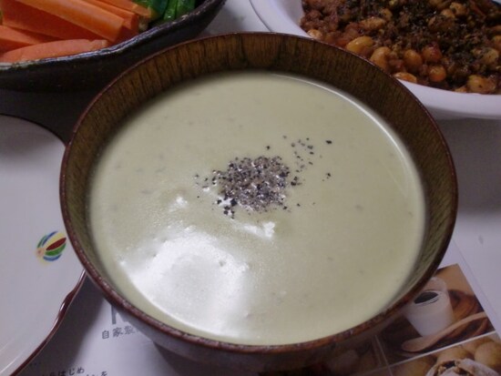 アボカドと豆腐のポタージュスープ　