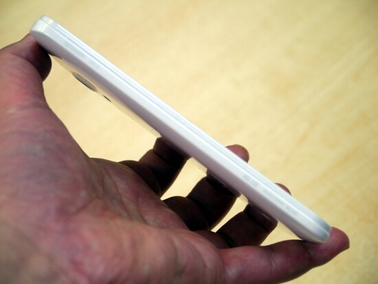 フラットな左側面