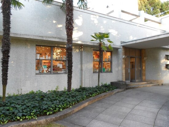現代アート専門の「原美術館」